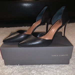 Blk leather Vince Camuto heals